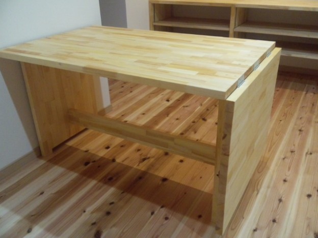 仕掛けのあるテーブル