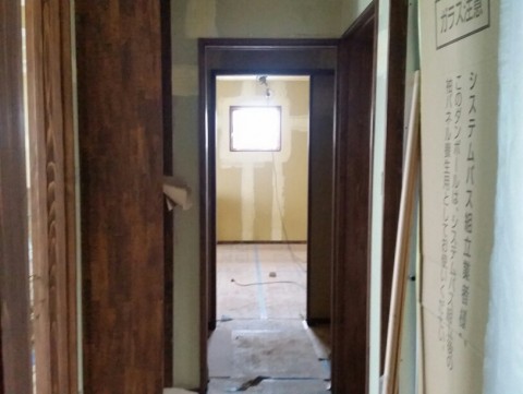 「本江の家。」新築工事⑬ 　塗装＆しっくい＆階段♪