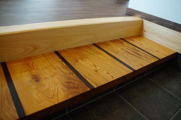 ヒノキ框とケヤキ式台