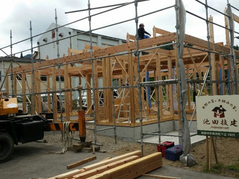 下立の家⑩　天候に恵まれ上棟しました♪