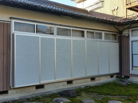 冬も近づき雨戸の工事♪