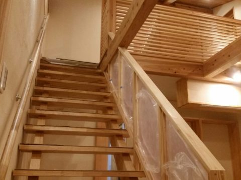 「宇奈月の家⑮」ささら桁階段と木製手摺の造作♪