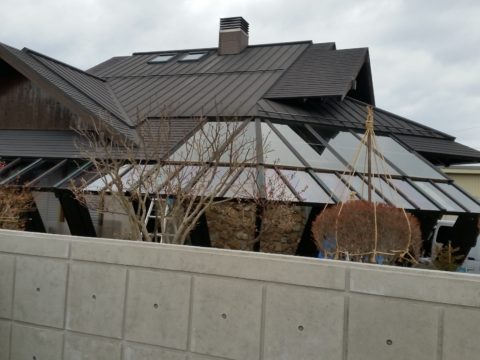 「屋根の改修工事④」屋根のポリカ板作業♪