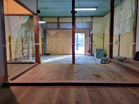 「魚津のカフェ」解体作業と床張り作業♪