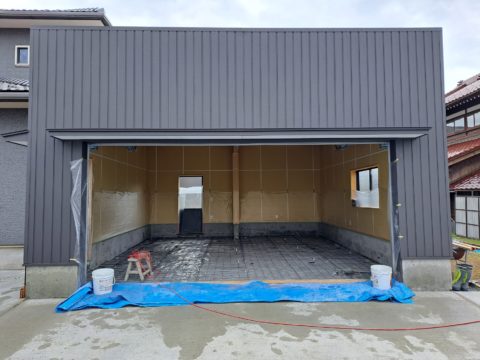 車庫新築工事、土間打ち作業♪