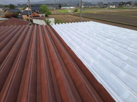 折板屋根の塗装作業。錆止め編♪