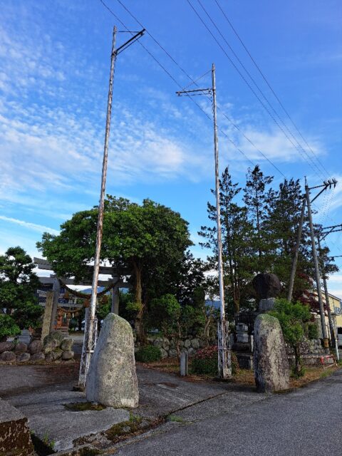 神社の旗ポール塗装作業♪