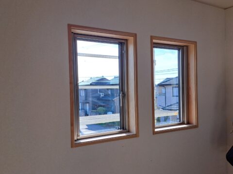 サッシ取付け作業♪