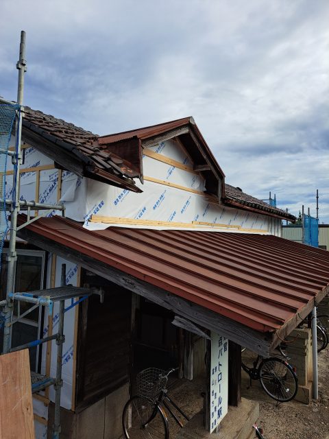 駅の改修工事②小屋根修繕作業♪