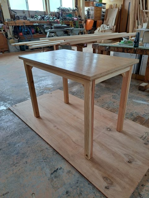 ダイニングテーブルの制作♪
