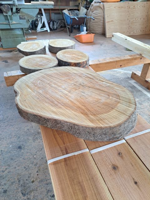 輪切りテーブルと椅子の制作♪