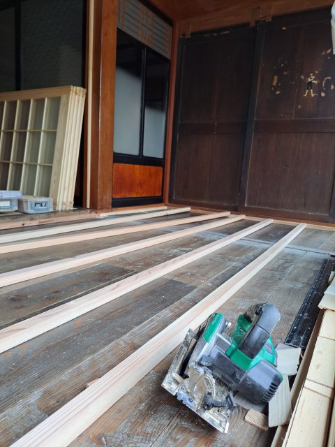 床の張替え作業♪