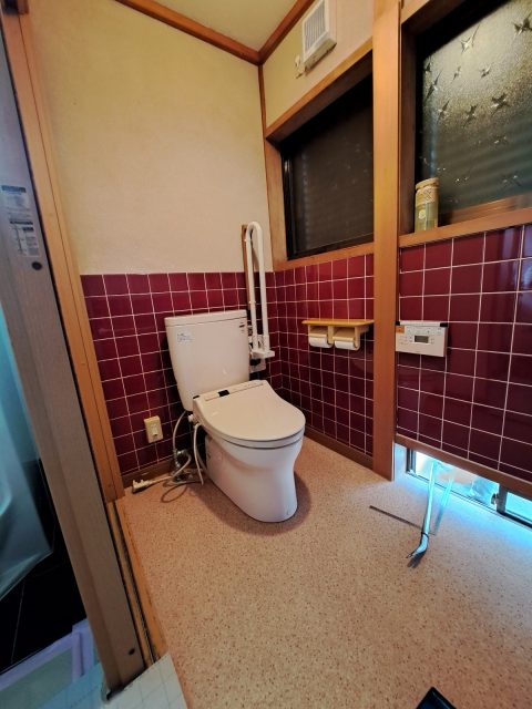 トイレと床の取り替え作業♪