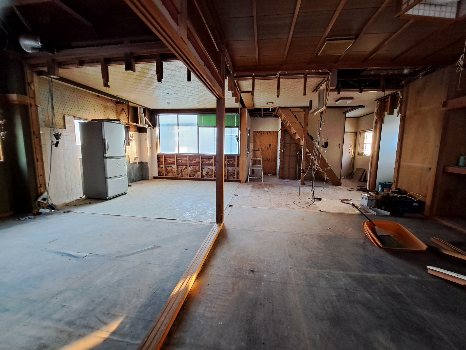 鉄骨造りのリフォーム工事① 内部解体作業。