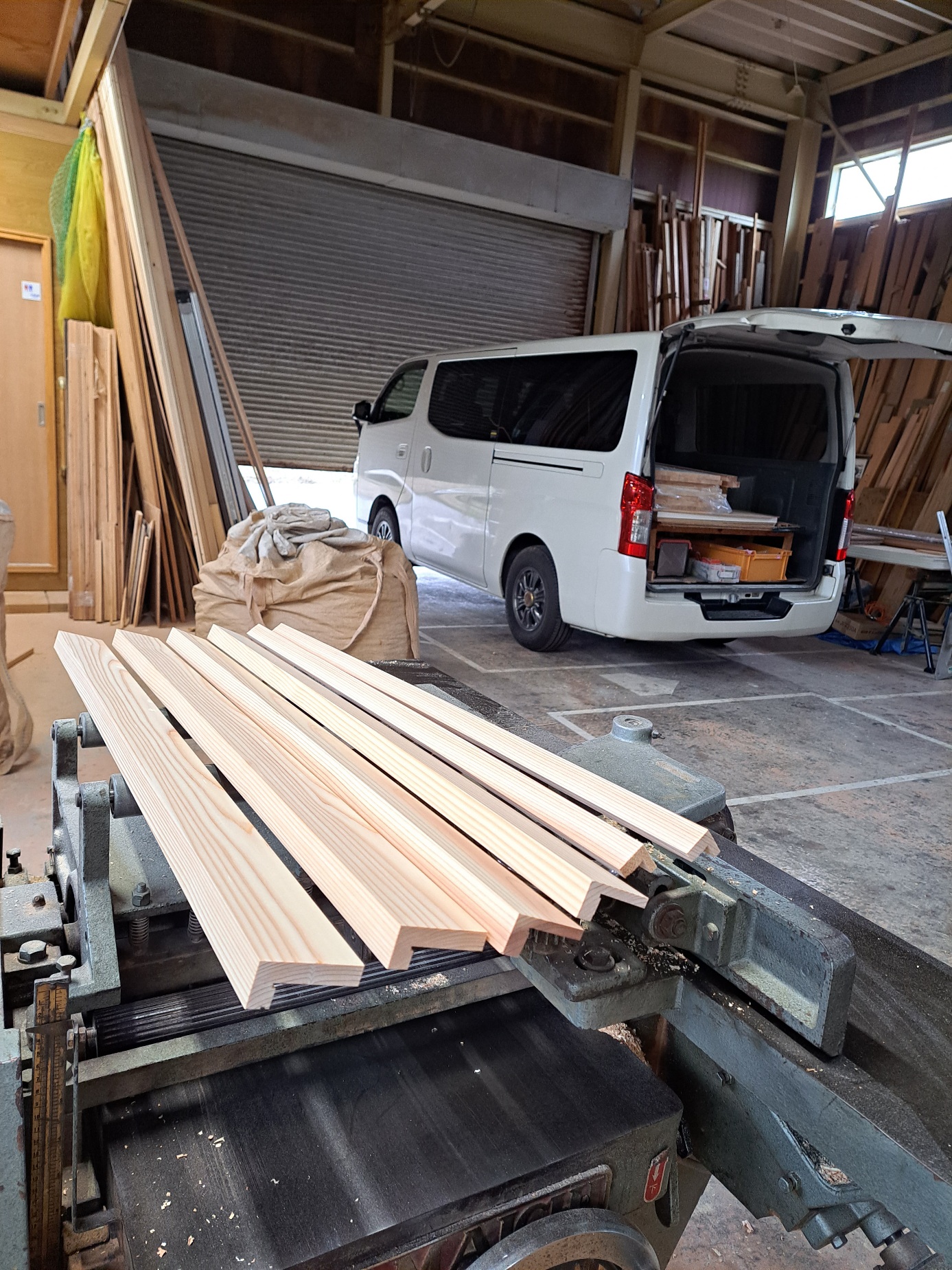 鉄骨造りのリフォーム工事④ 造作材取付け作業。