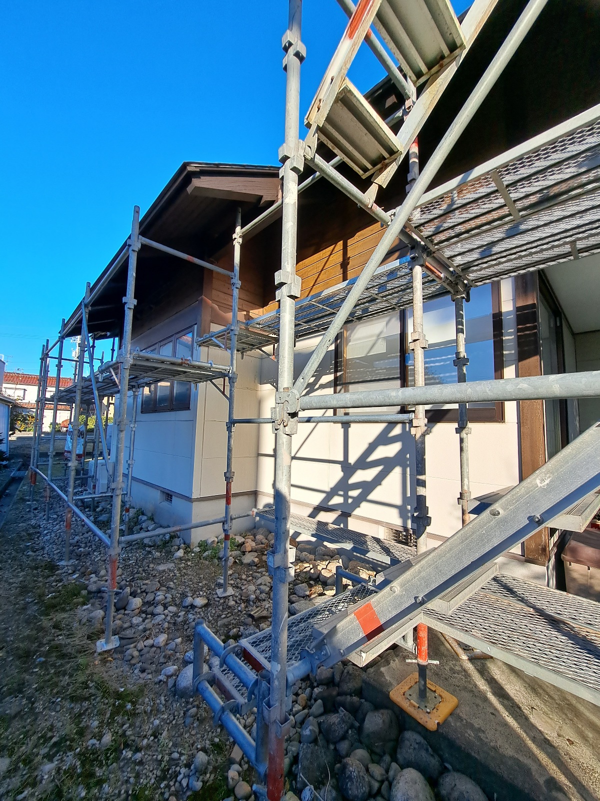 魚津の外壁工事① 始まりました。