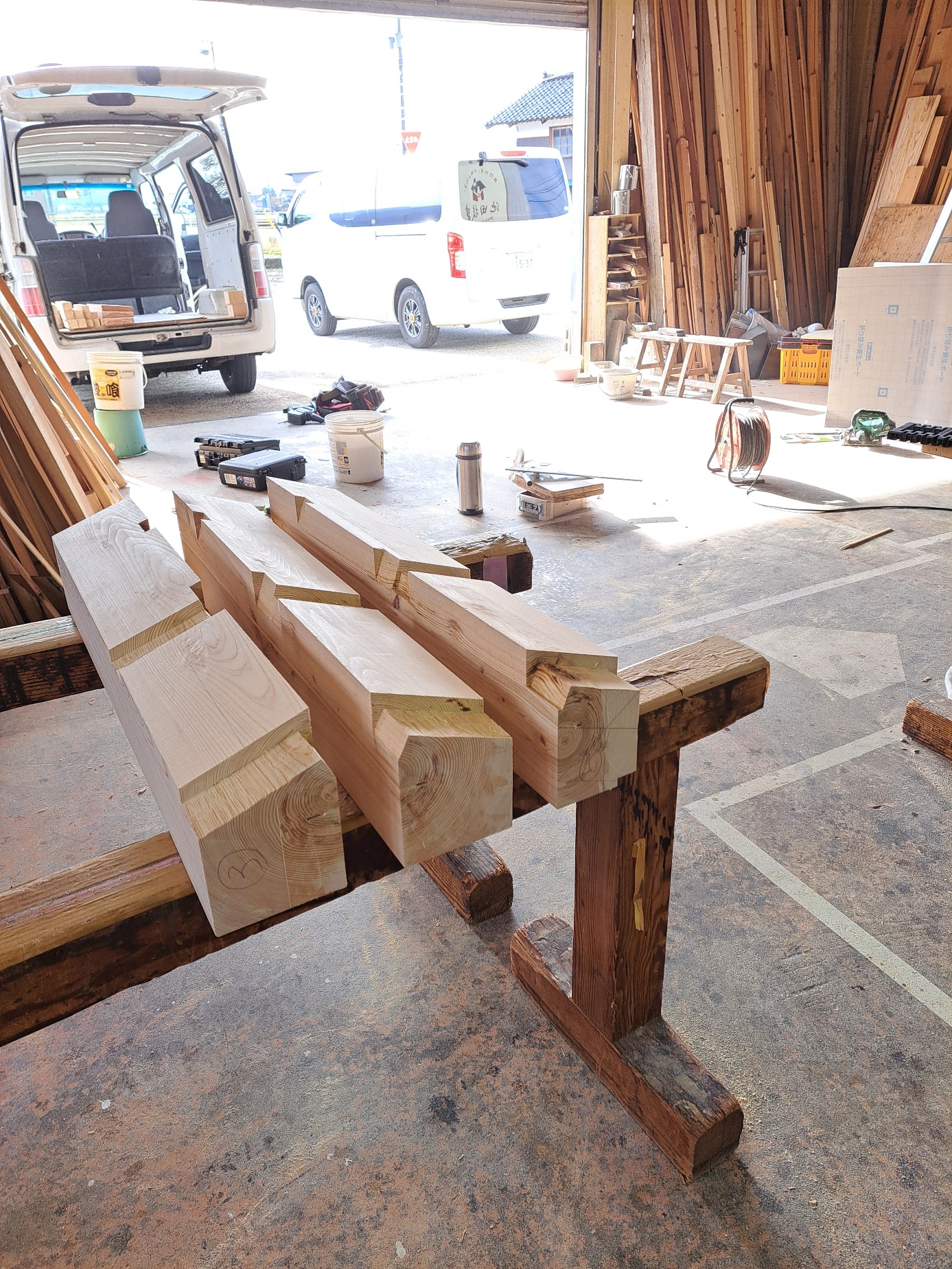 外部の木製看板制作② 手刻み加工。